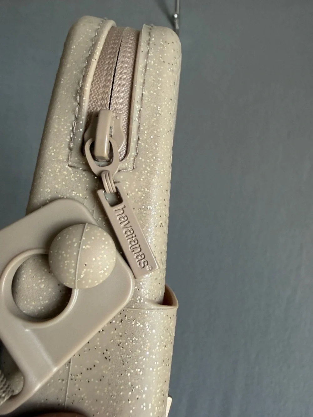 Havaianas Compact Crossbody Phone Pouch in Beige - Picture 7 of 8